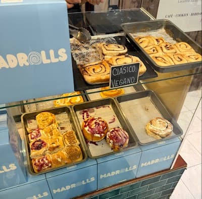 Interior of MadRolls Cinnamon Rolls in Madrid