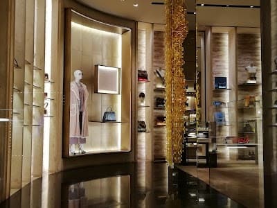 FENDI Rinascente Milan Duomo Store (Leathergoods) atmosphere