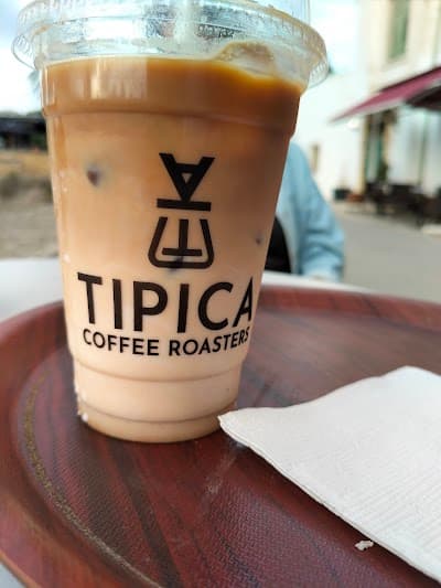Tipica Coffee Roasters atmosphere