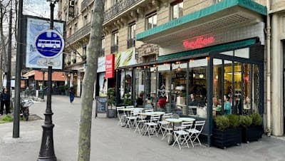 Interior of République of Coffee in Paris