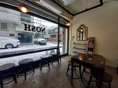 Interior of Nosh Brunch in Seoul