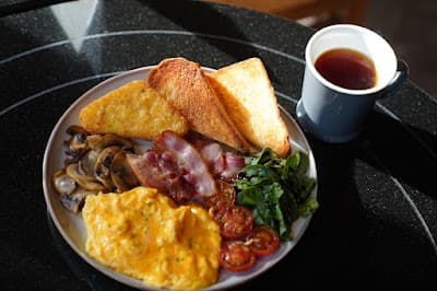 Tiengna Viennoiserie Sathorn coffee