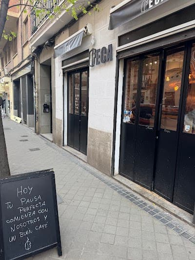 FECA Specialty Coffee & Brunch atmosphere