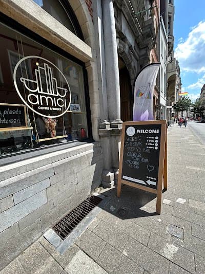 Interior of Amici Coffee & Art in Antwerpen