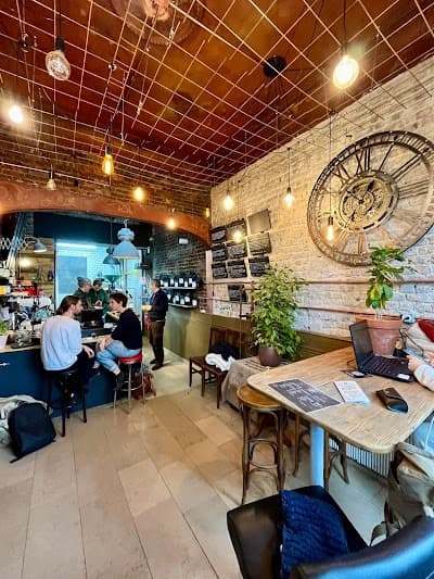 Alchemists Coffee - Coffee Lab atmosphere