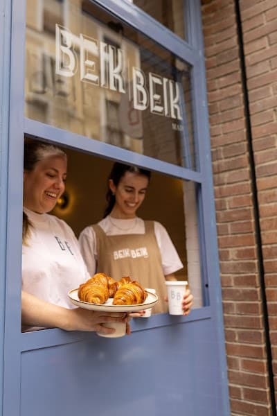 Beik Beik (brunch & specialty coffee) atmosphere