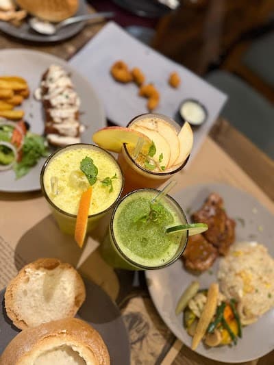 Gusto Bistro & Coffee House company atmosphere