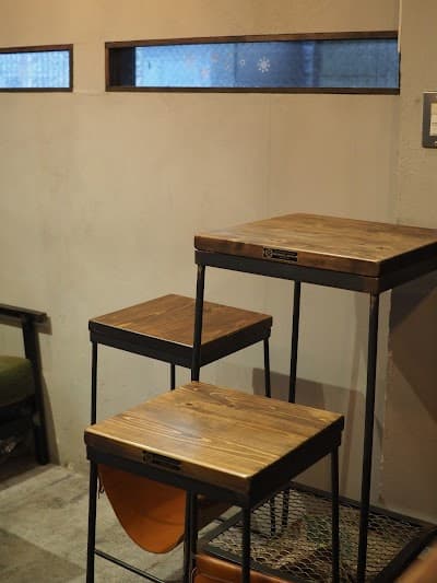Interior of ROYGBIV Coffee 〜Specialty Coffee Roastery〜 ロイジービブ コーヒー in 550-0014
