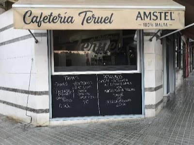 Interior of Cafetería Teruel in 89