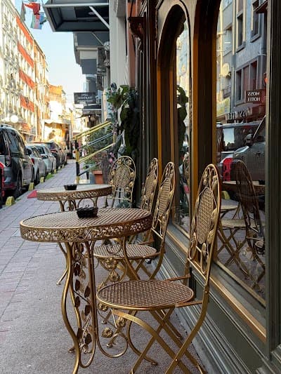 Interior of Arya Art Coffee in Fatih/İstanbul