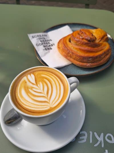 Interior of Screaming Beans in GK Amsterdam