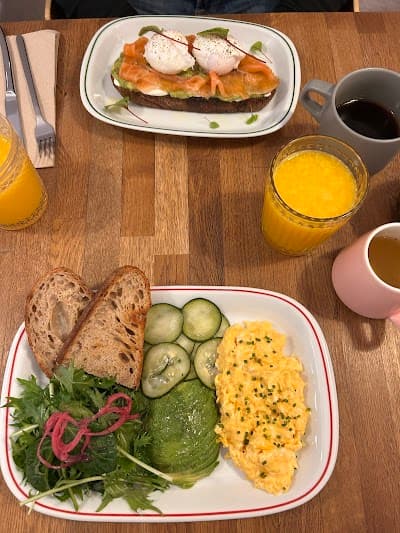 Liberty: brunch, coffee & books atmosphere