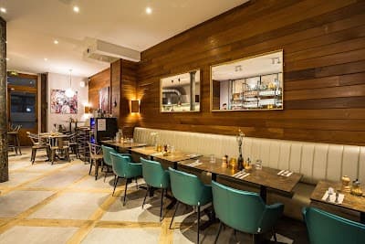 Interior of 46 & 3RD - Forty Six and Third in Paris