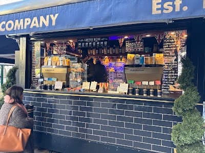 Blues & Royals | Artisan Coffee and Fresh Juices atmosphere