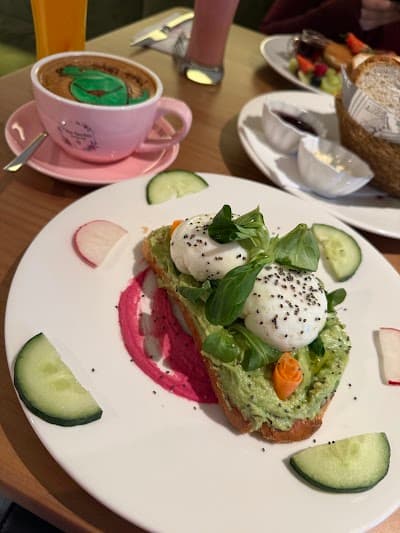The Garden Brunch Café atmosphere