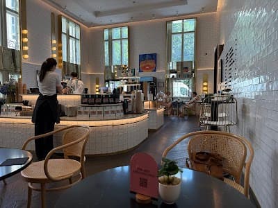 Elias Coffee Shop atmosphere