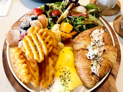 Light Cafe atmosphere