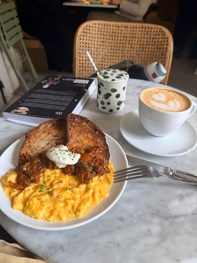 Cafe Milou atmosphere
