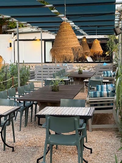 The Giri Café