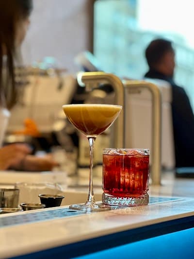 Sloane Specialty Coffee atmosphere