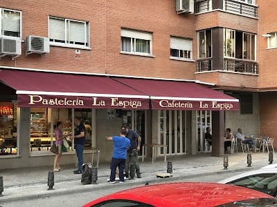 Interior of Cafetería La Espiga in Madrid