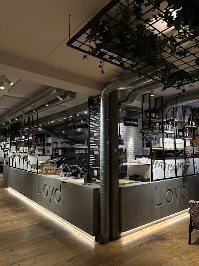 Interior of Lloyd Coffee Eatery Louise in Saint-Gilles