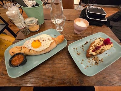 Harmani Coffee & Brunch atmosphere