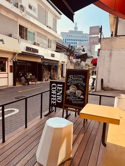 LENTO COFFEE ROASTERS atmosphere