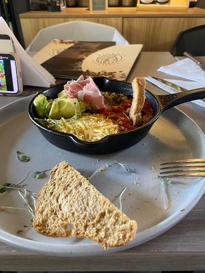 Bistrea Coffee & Brunch atmosphere