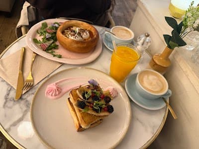 Brunch & Cake atmosphere