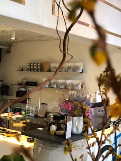 Interior of Libis Specialty Coffee in Madrid
