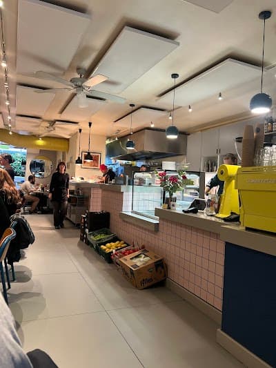 Interior of Flow All Day Brunch in BD Amsterdam