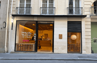 Interior of Oats Coffee in Paris