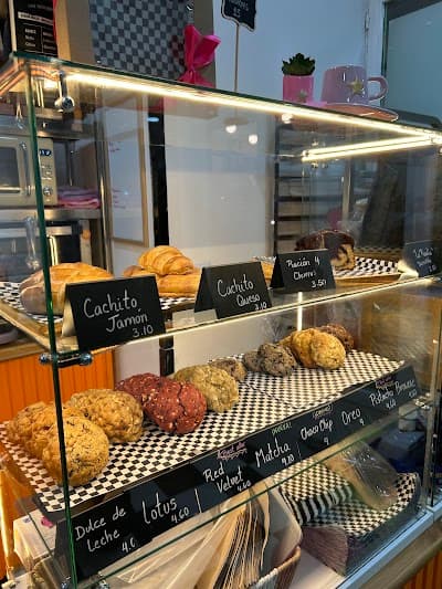 Interior of Kon Kafé - Specialty Coffee and Cookies in Madrid