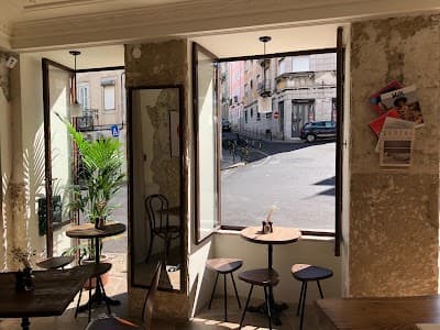 Interior of Seagull Method cafe • Brunch in -311 Lisboa