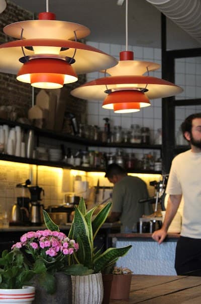 Interior of Oryen Coffee & Brunch in Madrid
