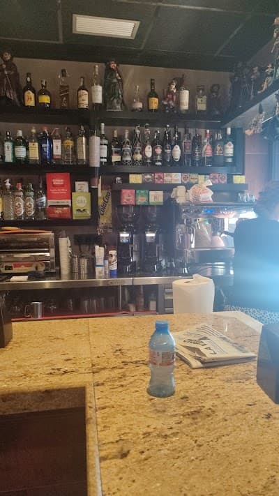 Bombay Café y Copas atmosphere