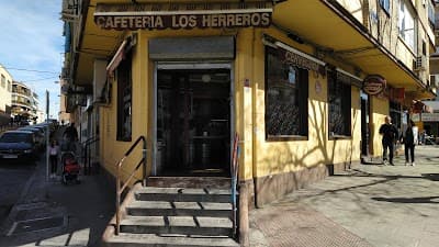Interior of Cafetería Los Herreros in Madrid