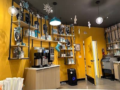 Lil E Coffee Cafe atmosphere