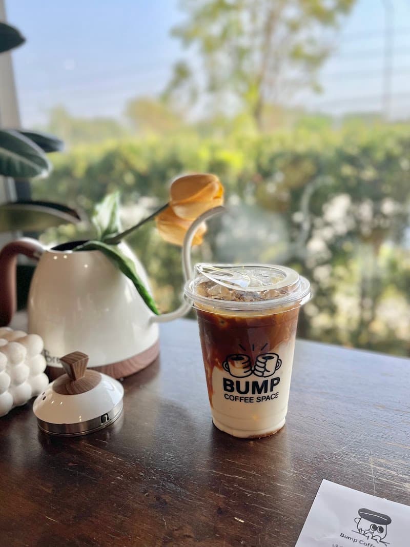 Bump Coffee Space atmosphere