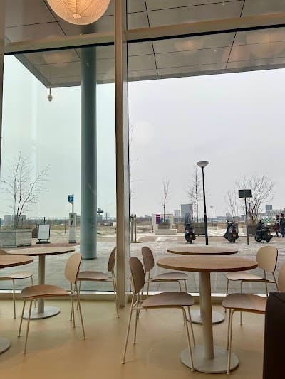 Interior of Pina Specialty Coffee & Matcha in PN Amsterdam
