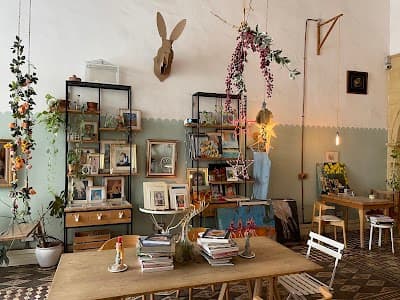 Luna Cafe Art Shop atmosphere