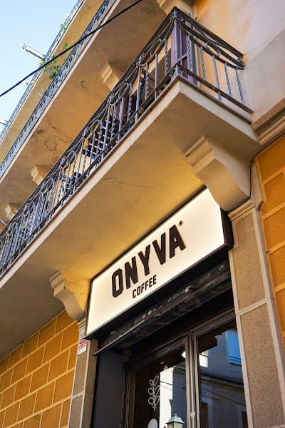 Interior of ONYVA COFFEE SARRIA | Café de Especialidad | Coffee Roaster propio in Barcelona