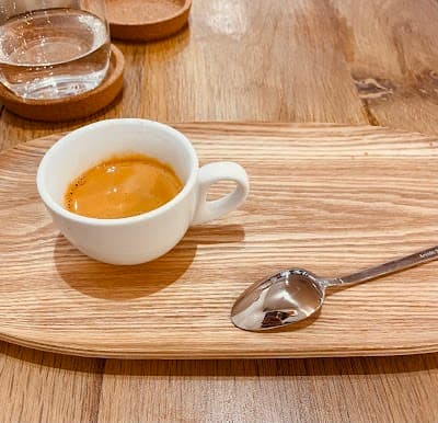 Café d’Auteur - Specialty Coffee shop & roaster atmosphere