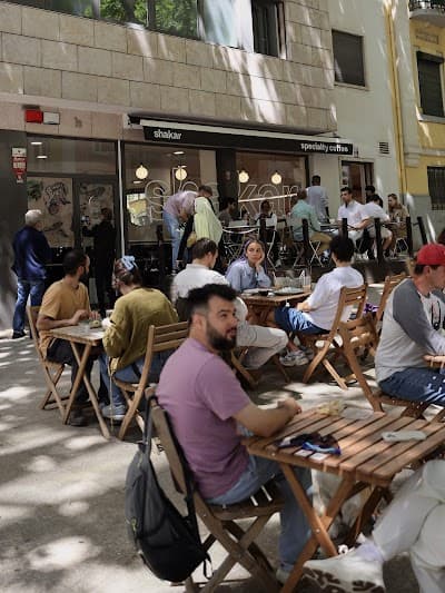 Shakar - Specialty Coffee & Brunch atmosphere