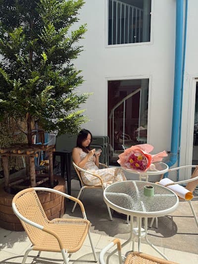 Interior of Sunny Side Up Cafe Khaosan in Krung Thep Maha Nakhon 10200
