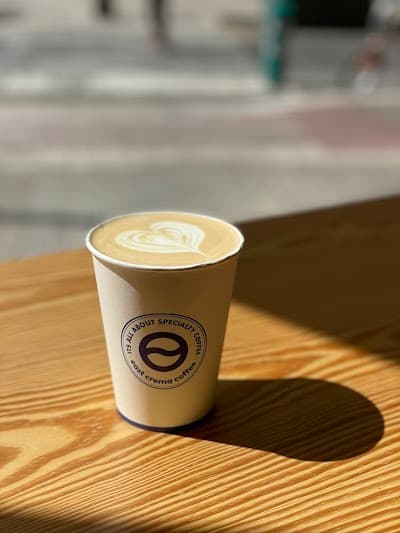 Interior of East Crema Coffee Almirante Cadarso (Specialty Coffee Valencia) in València