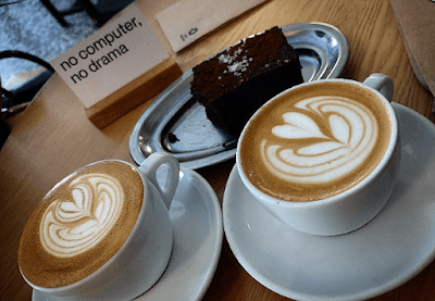 Toma Cafe Olavide atmosphere