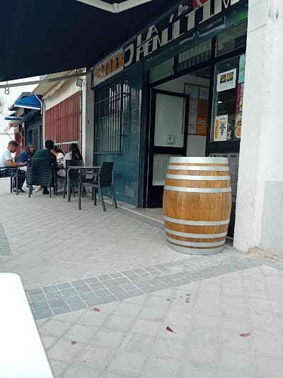 Interior of Cafetería La Penúltima in Madrid